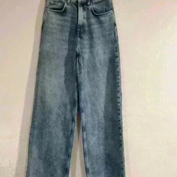H&M wide leg boot cut women jeans size 2 or Euro 34. Pre owned like new - Picture 1 of 6